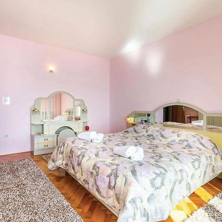 2 Bedroom Lovely Apartment In Lovran Exterior foto