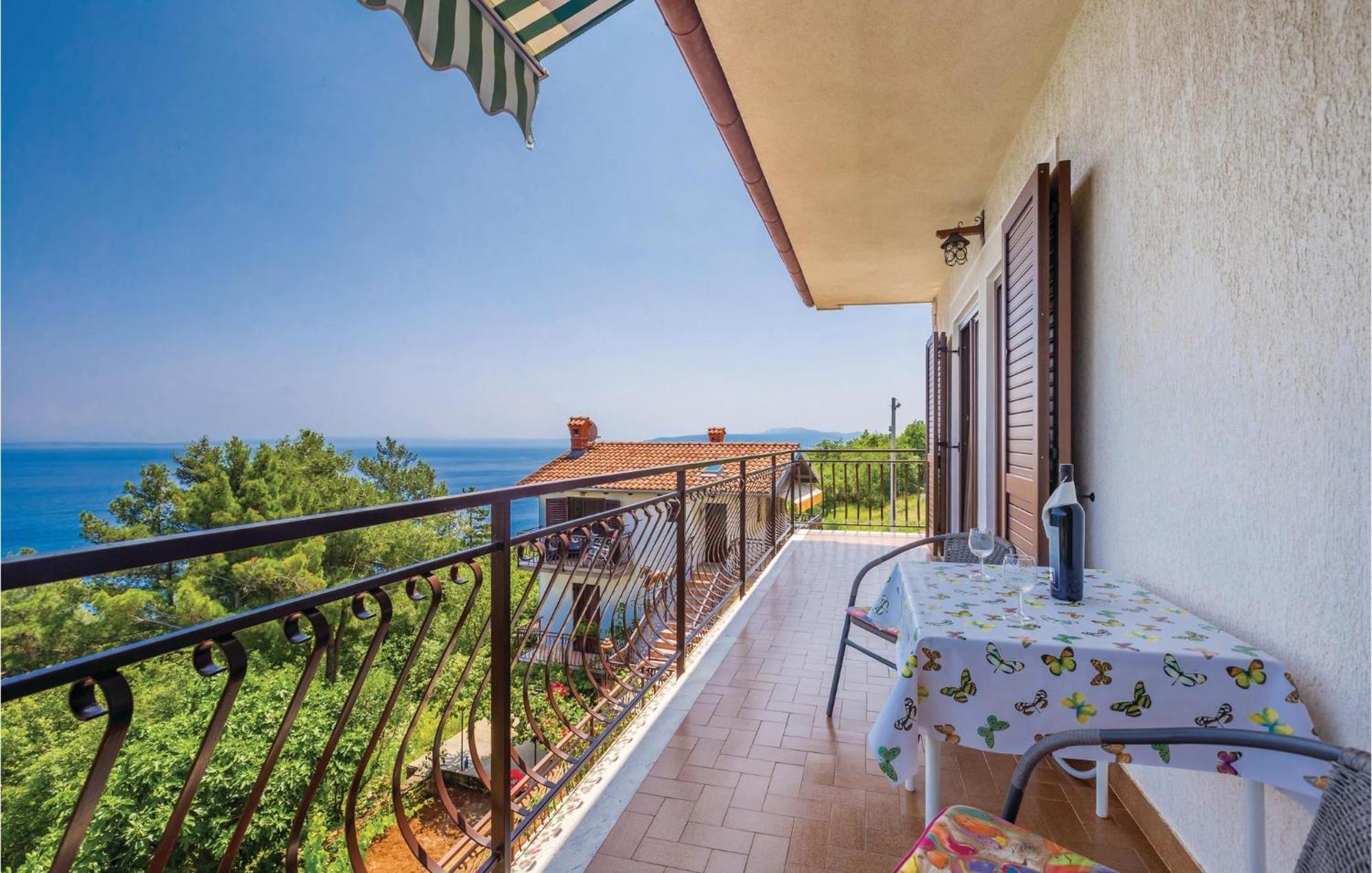 2 Bedroom Lovely Apartment In Lovran Exterior foto