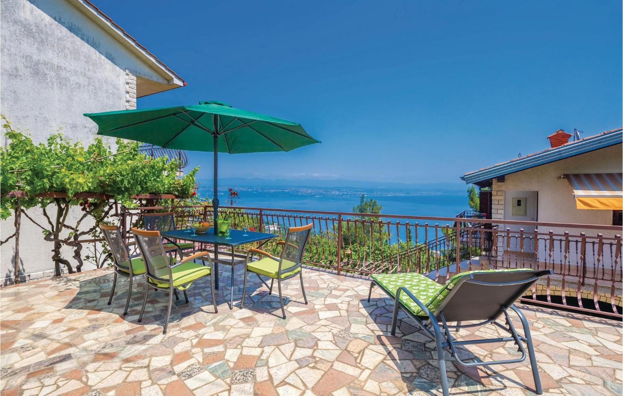 2 Bedroom Lovely Apartment In Lovran Exterior foto