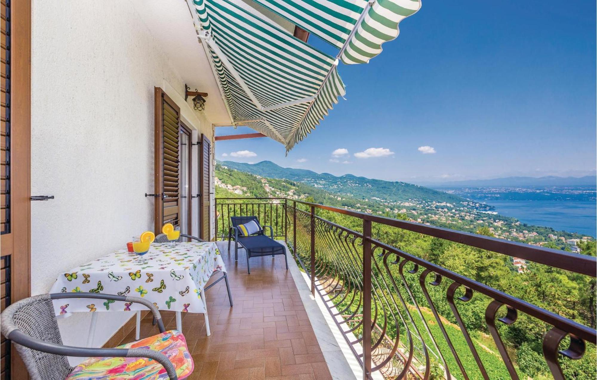2 Bedroom Lovely Apartment In Lovran Exterior foto