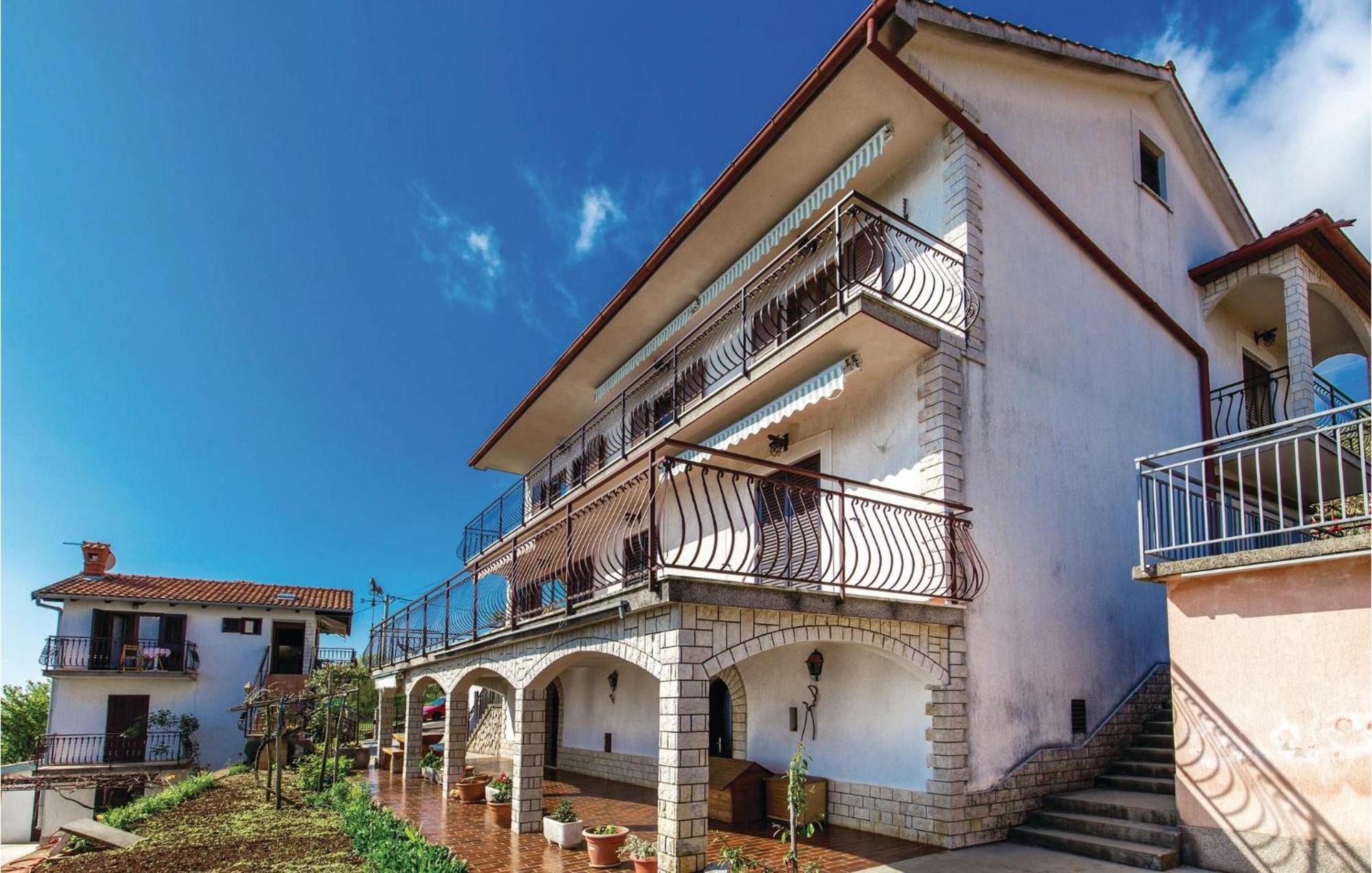 2 Bedroom Lovely Apartment In Lovran Exterior foto