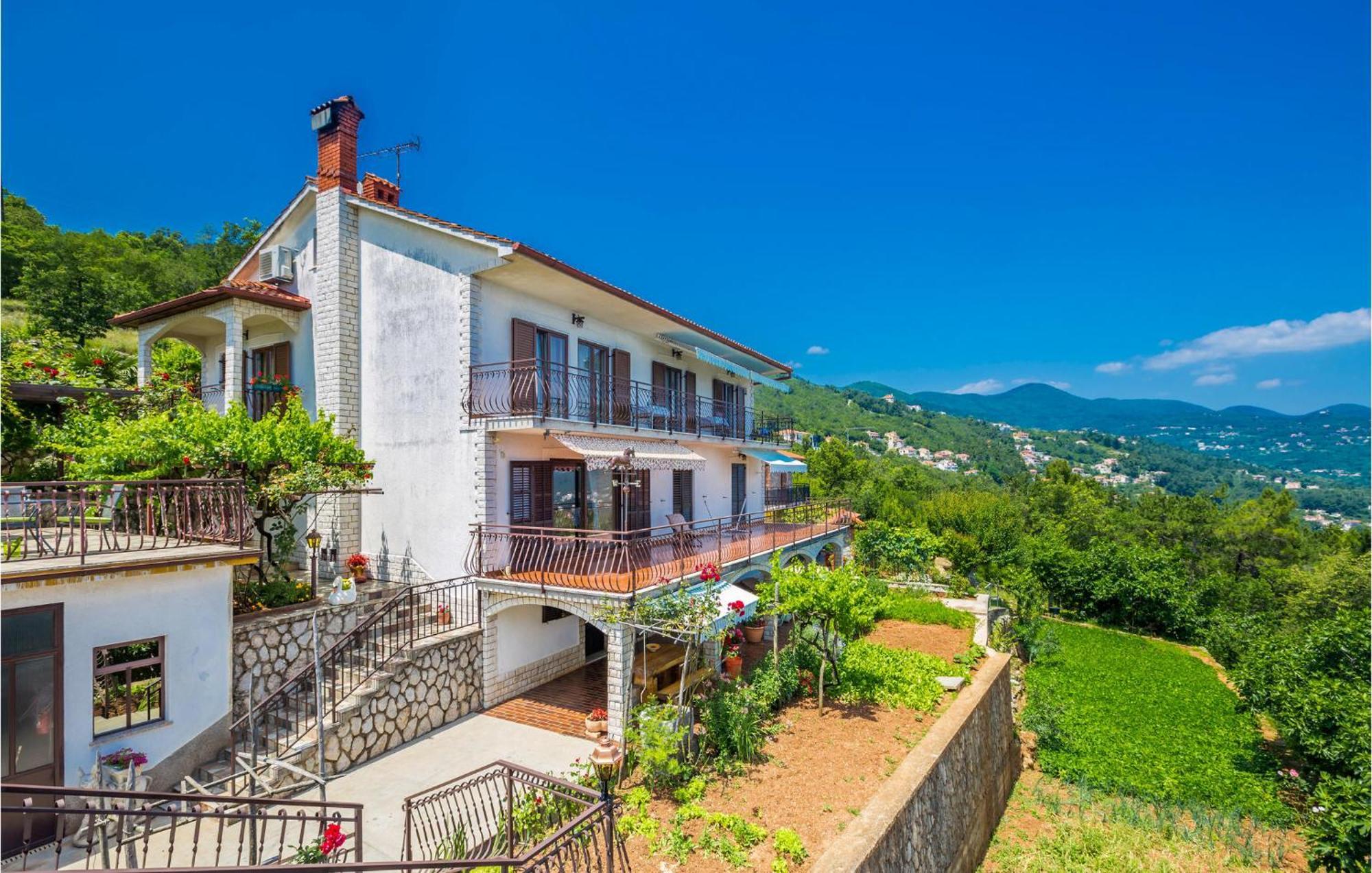2 Bedroom Lovely Apartment In Lovran Exterior foto