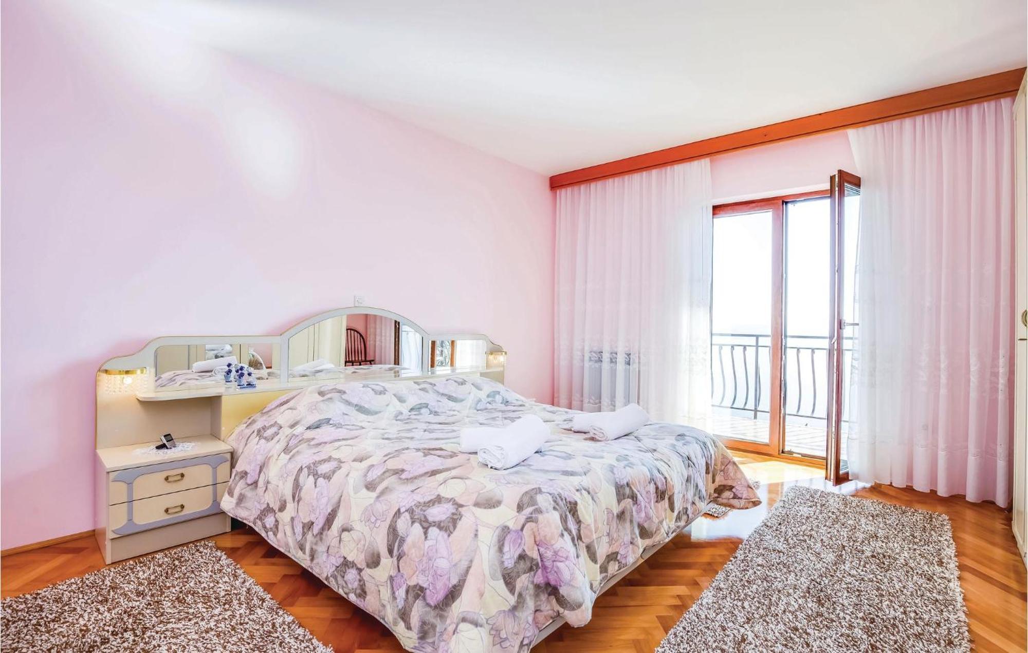 2 Bedroom Lovely Apartment In Lovran Exterior foto